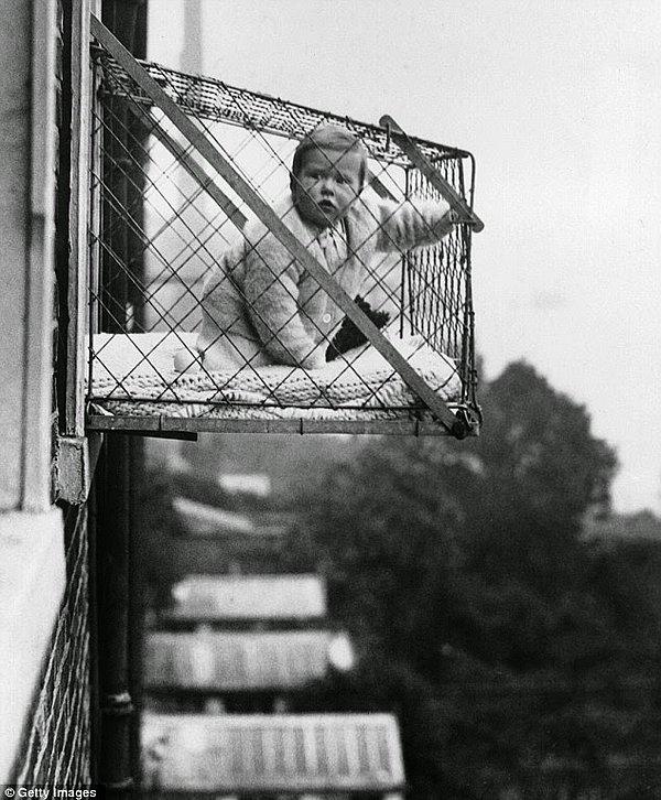 Bebek Pencere Kafesi (1922)