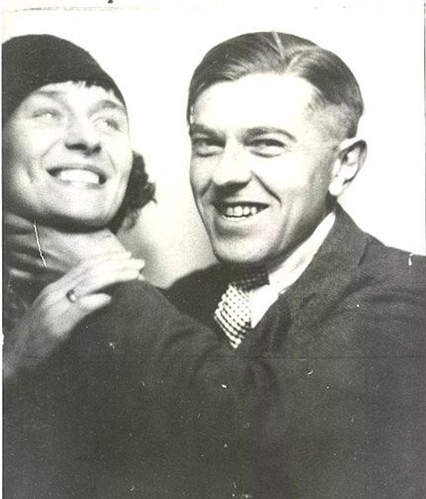 13. Ünlü ressam Magritte ve eşi
