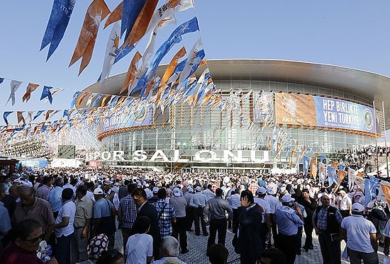 Ak Parti'nin Genel Başkanlığı 1382 Oy ile Davutoğlu'na Emanet