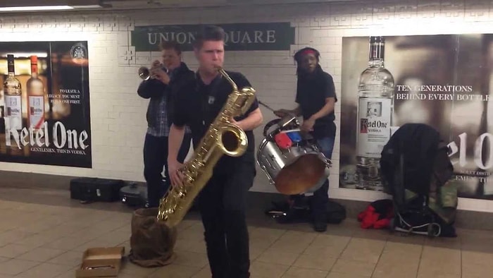 Küçük Metro İstasyonunun Büyük Bandosu