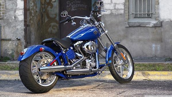 16. Harley Davidson FXCWC Rocker C 3