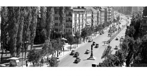 8. Atatürk Bulvarı Zafer Meydanı