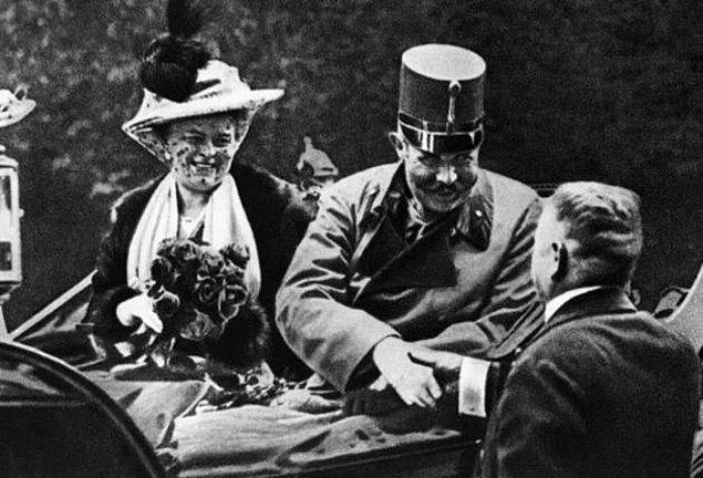 4. Ölümü 1. Dünya Savaşı'nın başlamasına vesile olan adam, Avusturya arşidükü Franz Ferdinand. Fotoğraf suikastten hemen öncesi, 28 Haziran 1914