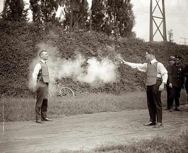 28. Kurşun geçirmez yelek test ediliyor, 1923
