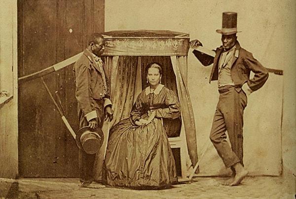 43. Köleleri tarafından taşınan bir kadın, Brezilya, 1860
