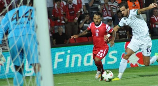 İlk 3 Puan Akhisar'ın