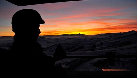İzmir'de Nöbet Değişimi Sırasında Bir Asker Şehit Oldu