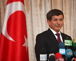 CHP’den Başbakan Ahmet Davutoğlu’na ilk soru önergesi Genelkurmay Başkanı Org. Necdet Özel’in “Çözüm sürecine ilişkin yol haritasını bilmiyoruz. O çalışmanın içinde yokuz” sözüyle ilgili olarak geldi.