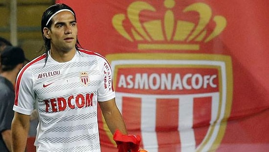Manchester United'dan Falcao Bombası!