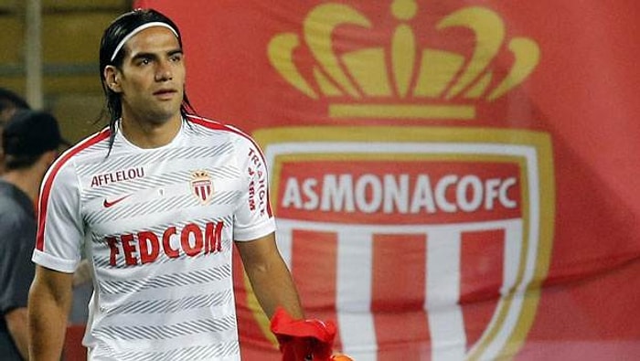 Manchester United'dan Falcao Bombası!