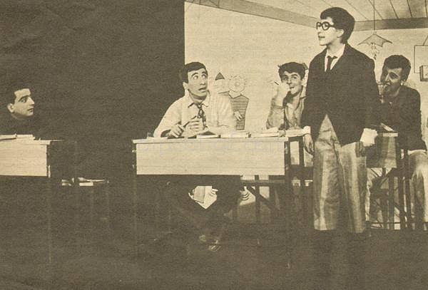 6. Hababam Sınıfı'nın Zeki Alasya ve Metin Akpınar'lı tiyatro gösterisinden bir kare