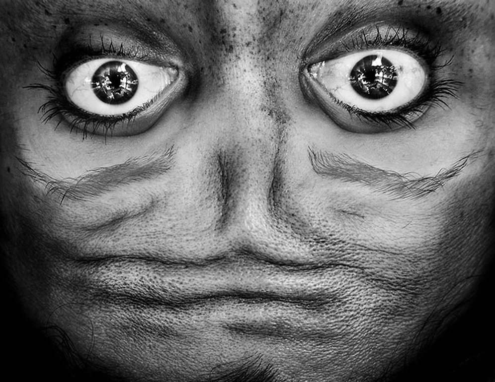 Alt Üst Edilmiş 13 Fotoğrafla İnsanları Uzaylı Gibi Gösteren “Alienation” Fotoğraf Serisi