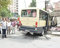 İstanbul'da Minibüs Gecekonduya Çarptı: 7 Yaralı