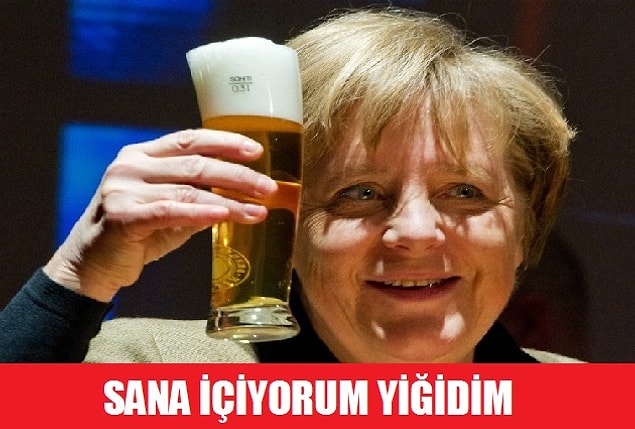 15. Yine de Merkel sevdasından vazgeçeceğe benzemiyor.