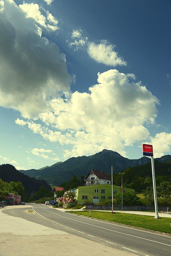 6. Saraybosna - Mostar arasında bir yol manzarası.