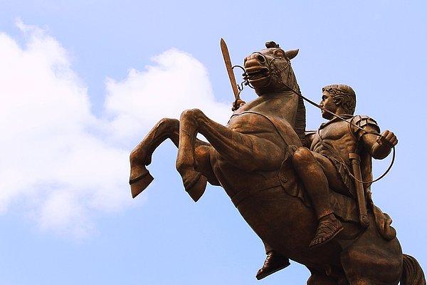 48. Makedonya - Üsküp büyük meydandaki İskender heykeli.