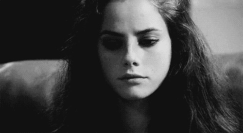 Çoğu zaman "konuşsam kimse anlamaz şimdi" diye düşünüp susmayı tercih edersin.