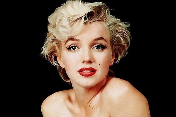 10. "Bir kadına doğru ayakkabıları verirseniz dünyayı bile fethedebilir."  - Marilyn Monroe