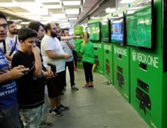 Xbox One Türkiye'de satışa sunuldu