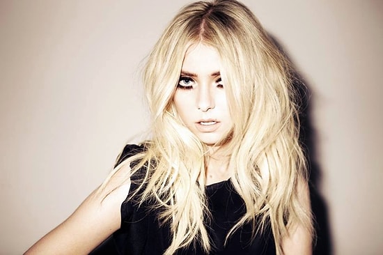 Taylor Momsen'ın Kusursuz Olduğunun 7 Kanıtı