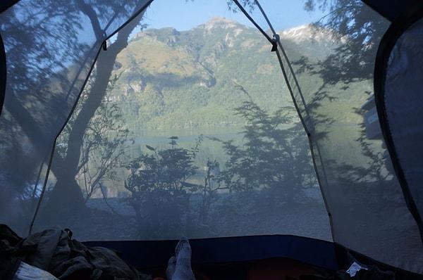 12. "Bir arkadaşım sırf kira vermemek için ormanda çadırda yaşamaya başladı."