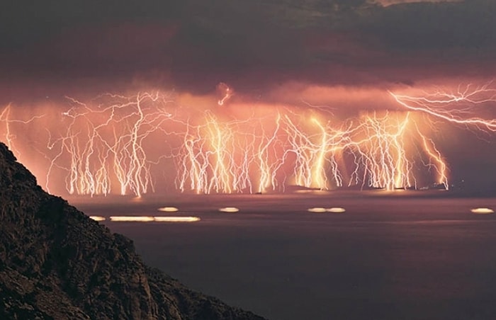 Çok Gerekli Bilgiler Ansiklopedisinden, Yıldırımdan Nasıl Korunursunuz?
