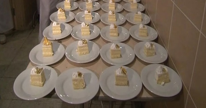 İşadamının Düğününde Altınlı Pasta Dağıtıldı