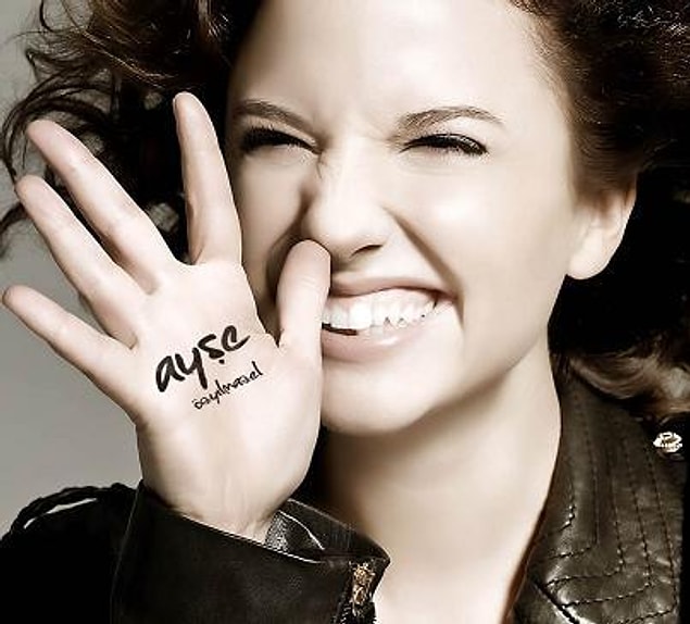 19. Ayşe Özyılmazel - "Bir şey eksik o da enerji / Yok ki aramızda sinerji / Tutmayınca tutmuyor işte / Seninki yaptı bana alerji"