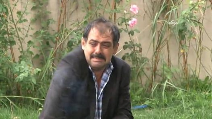 Yanan Arabasını İzlerken Hüngür Hüngür Ağlayan Adam