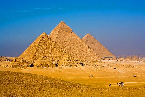 12. Şayet isterseniz, Mısır piramitlerinin kumlarıyla karıştırılmış reçel alabilirsiniz.
