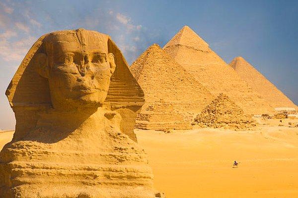 38. Araştırmacılara göre, Büyük Gize Sfenksi'nin yüzü, eskiden kırmızı renkteydi.