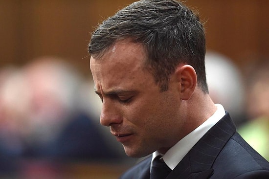 Mahkeme, Pistorius'un Fotoğraflarını Yayınladı