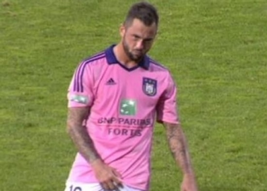 Anderlecht'li Defour'dan Skandal Hareket