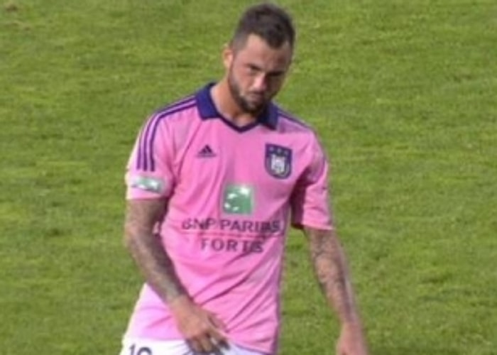 Anderlecht'li Defour'dan Skandal Hareket