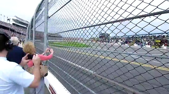 320 Km ile Geçen Nascar Araçlarının Yarattığı Muazzam Etki