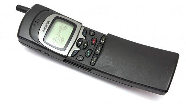 2. Nokia 8110