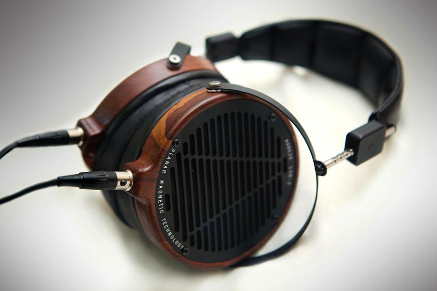 Audeze lcd classic. Audeze LCD 2 Rosewood. Audeze LCD-2 Caribbean Rosewood. Наушники Audeze LCD-2 Rosewood. Наушники Audeze lcd2 Caribbean Rosewood.