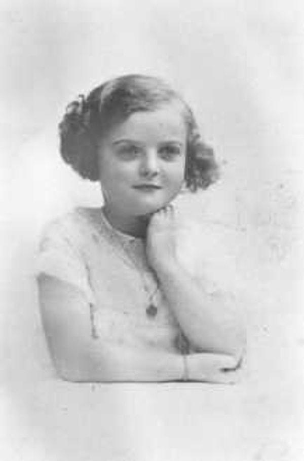 9. Neungamme toplama kampında tüberküloz deneylerinde kullanılan yedi yaşındaki Jacqueline Morgenstern. Kampa girilmesinden hemen önce öldürüldü.
