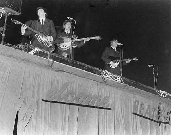 12. Grup, 11 Eylül 1964′te Jacksonville Florida‘da seyirciler siyah ve beyaz olarak ayrılırsa konsere çıkmayacaklarını söylemişti.