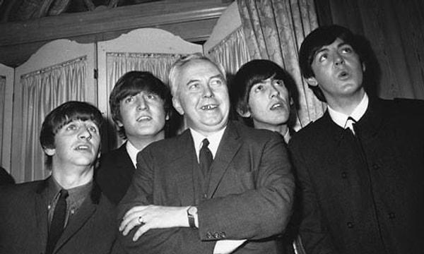 13. 1964′te Beatles, kapanış saatinden sonra ünlü Harrods mağazasında alışveriş yapma imkânı tanınan tek gruptu.