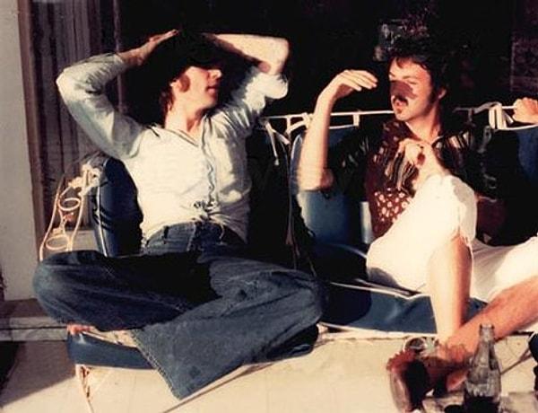 24. Keith Moon’un şoförü Dougal Butler, McCartney ve Lennon’un yan yana son fotoğrafını çeken kişi.