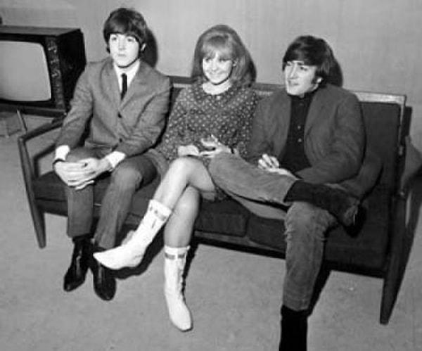 27. Nisan 1976′da Lennon ve McCartney, Lennon’ın New York’taki evinde oturmuş Saturday Night Live programını izliyorlardı.
