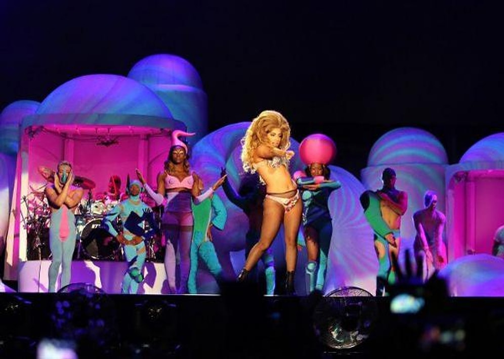 26 Görsel ile Lady Gaga Konserine Gitmiş Kadar Olun