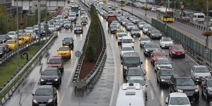 İstanbul'da Sağanak Yağış Trafiği Kilitledi