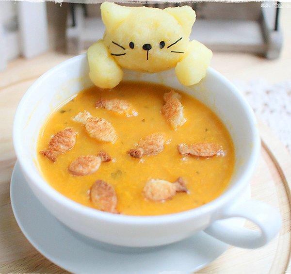 7. Balıklı çorba ve kedi