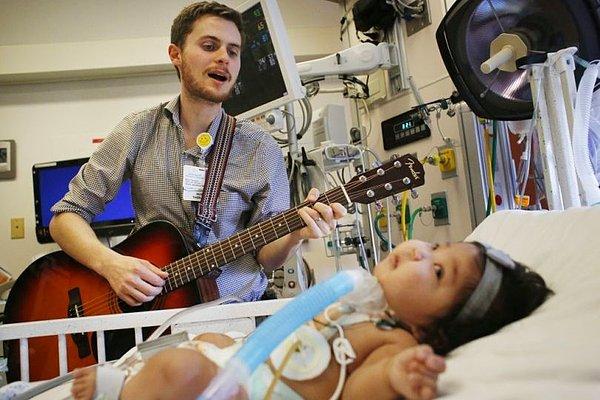 5. Müzik prematüre bebeklerin hayata tutunmalarına yardımcı olur.