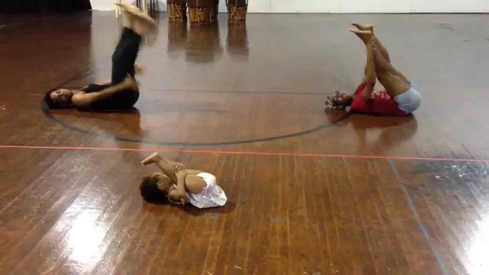 Sia'nın Chandelier Şarkısına Kendi Koreografisiyle Dans Eden 2 Yaşındaki Kız