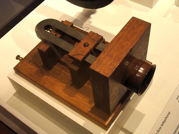 7. İlk olarak 1876 yılında telefon hattına müzik verildi, aynı zamanda telefonun icat edildiği yıldır