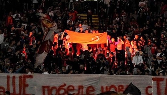 Sırbistan'da Türk Bayrağı Yakıp, F.Bahçe'ye Küfrettiler!