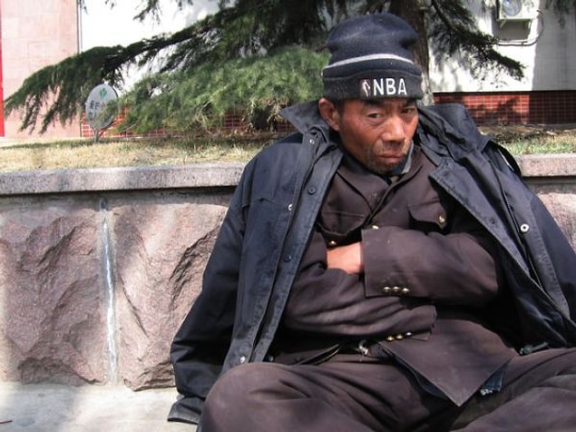 19. 100 milyon Çinli, günde 1 dolara geçinmeye çalışıyor.